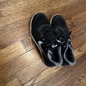 Nike Women's Macon weight training Shoes 6.5